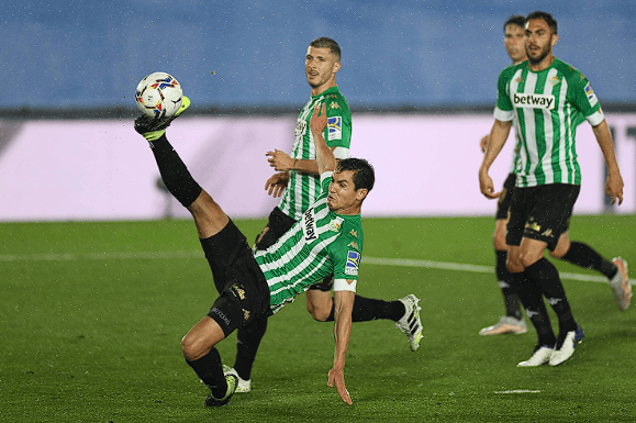 西甲焦点战:皇家贝蒂斯VS巴塞罗那——攻防博弈下的胜负天平